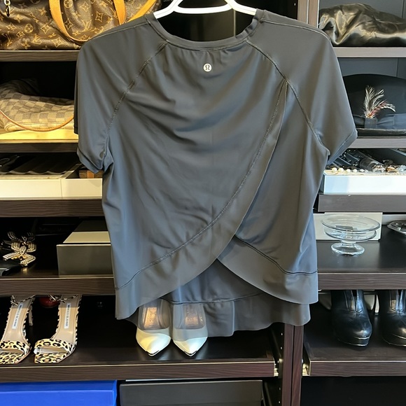 Lululemon top size 6 - Picture 2 of 3